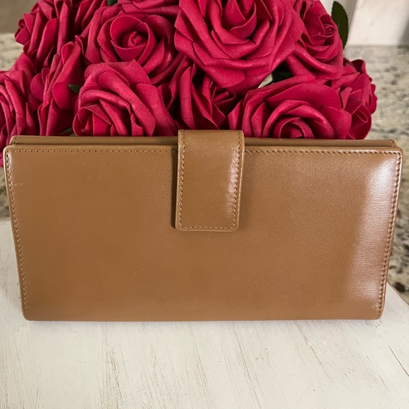 EUC Authentic Gucci Wallet w/ box & dust bag. - Picture 2 of 6